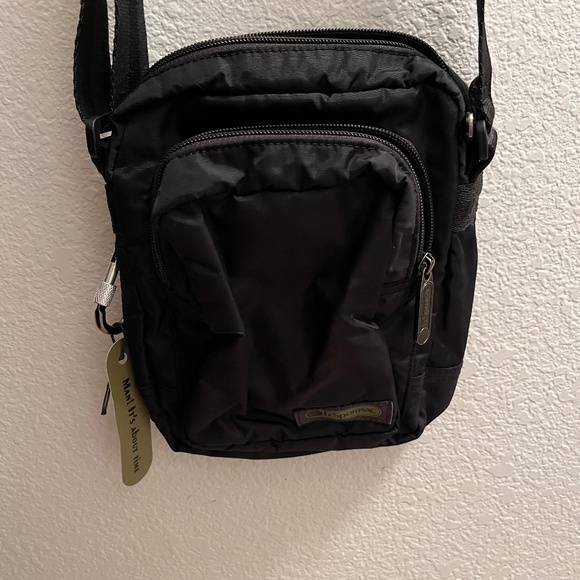 NWT Lesportsac travel pouch with adjustable shoulder strap - Picture 1 of 6